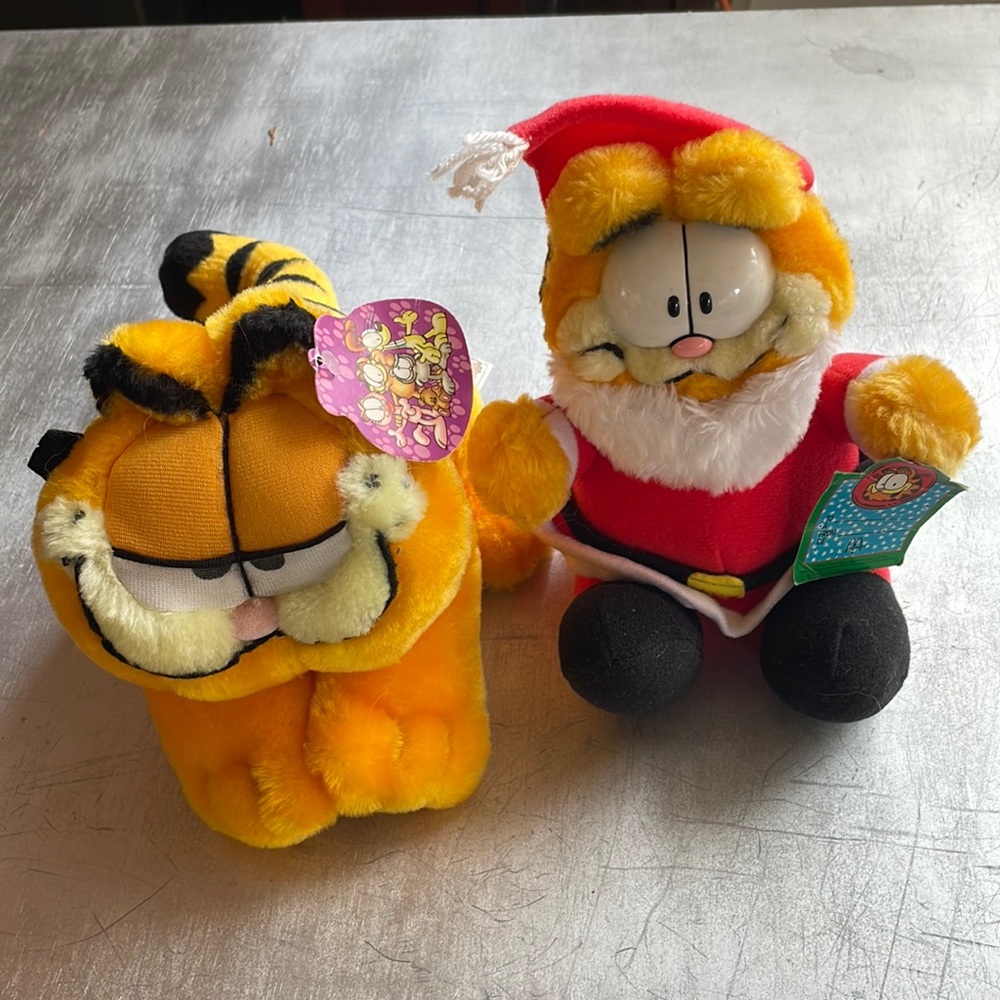 ✌️2 lots/$20- 2 vintage original Garfield stuffies